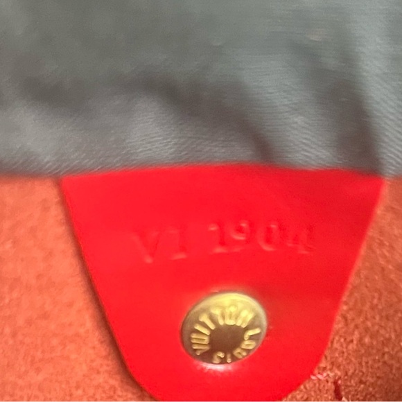 Authentic Louis Vuitton Epi 35 - Picture 11 of 11
